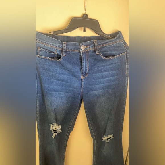 YMI - Picture 2 of 4